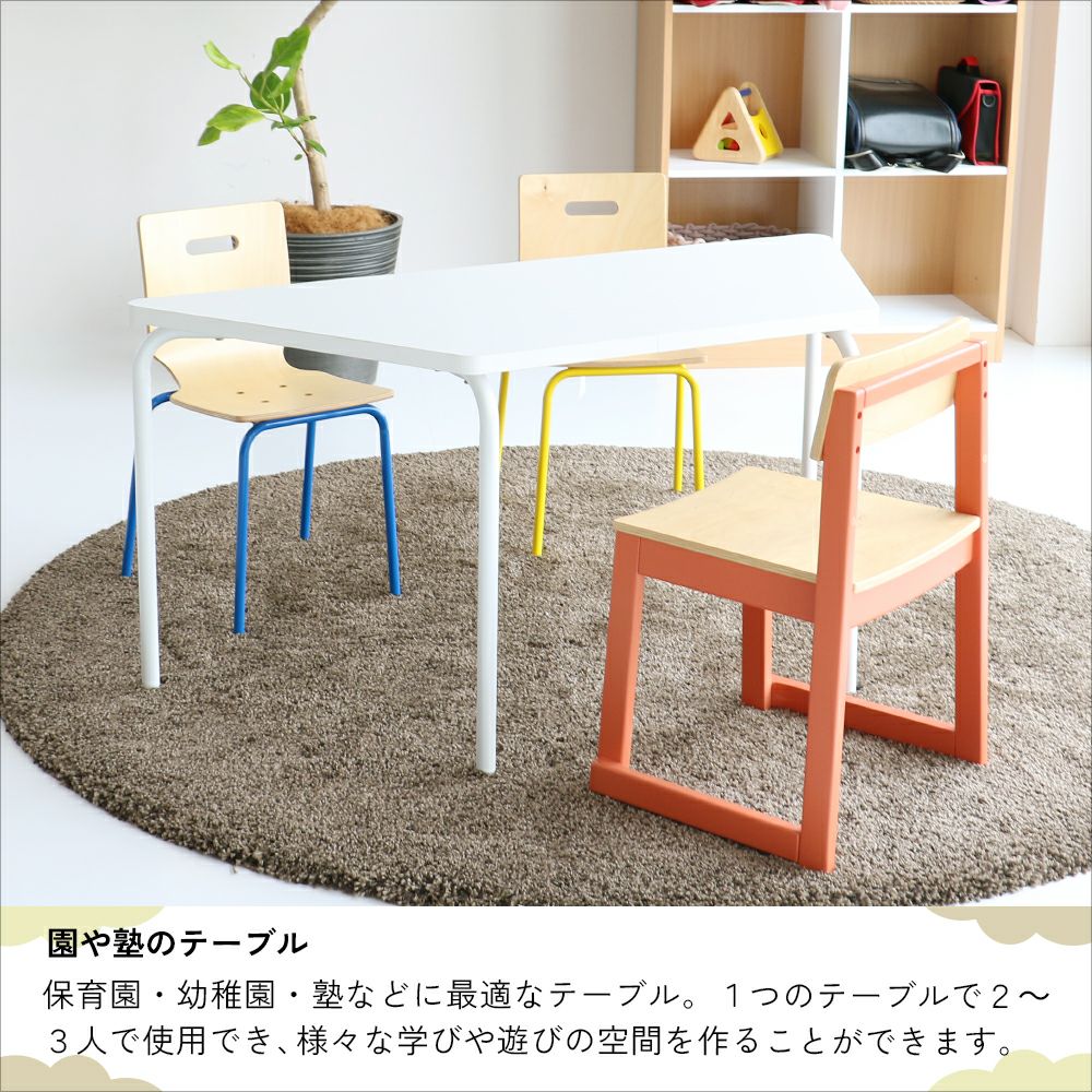 様々な組み合わせができる台形型テーブル