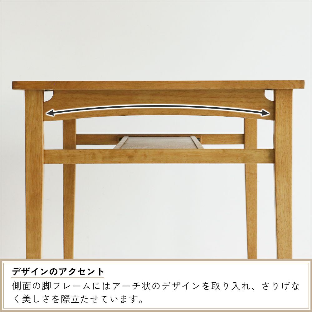ゆとりのあるダイニングテーブル