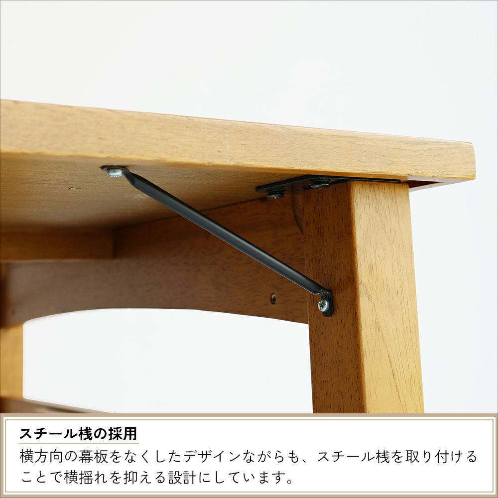 ゆとりのあるダイニングテーブル