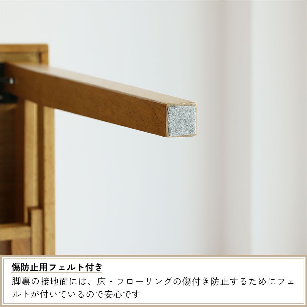 ゆとりのあるダイニングテーブル