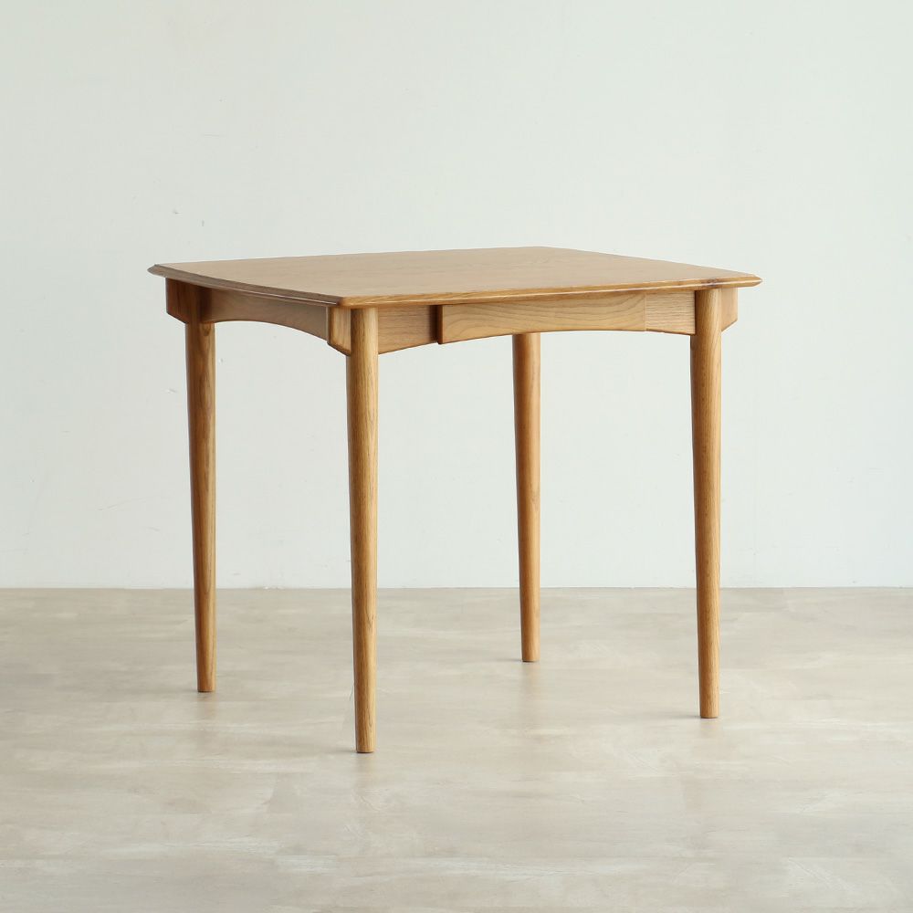 北欧テイストのダイニングテーブル