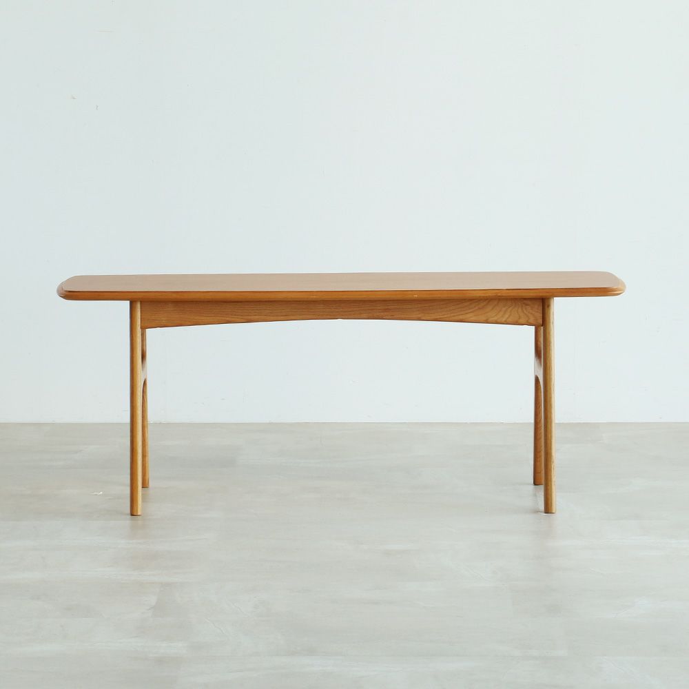 北欧テイストのダイニングベンチ