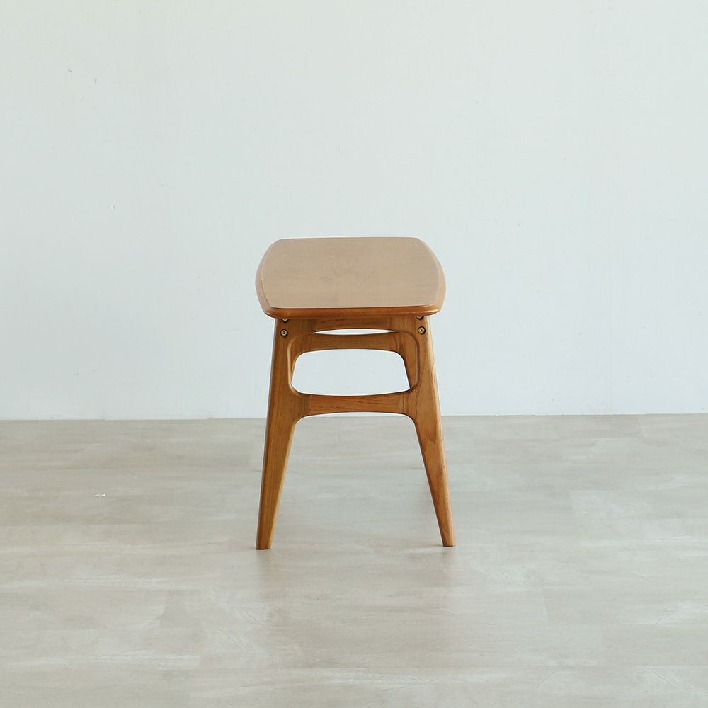 北欧テイストのダイニングベンチ