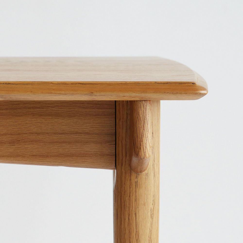 北欧テイストのダイニングテーブル