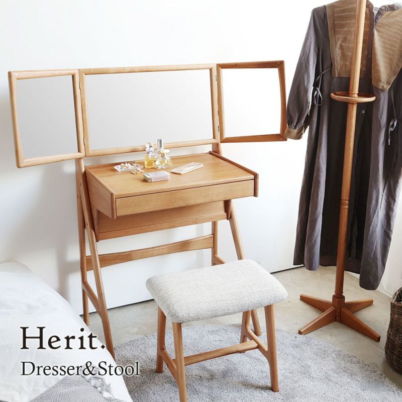ヴィンテージテイストの三面鏡ドレッサー