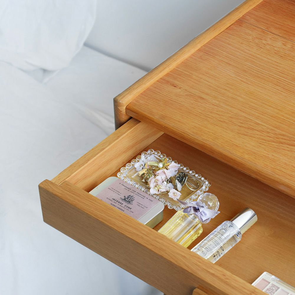 ヴィンテージテイストの三面鏡ドレッサー