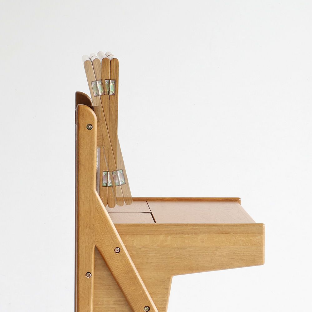 ヴィンテージテイストの三面鏡ドレッサー