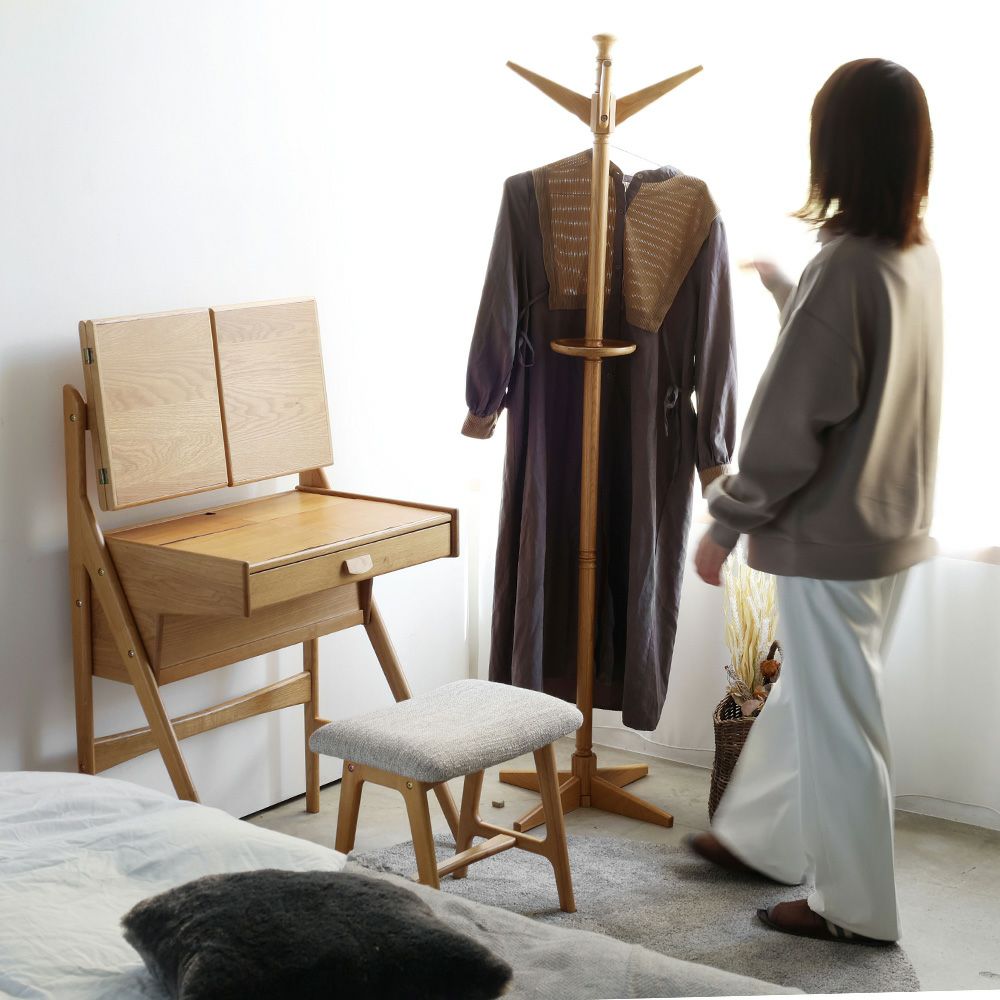 ヴィンテージテイストの三面鏡ドレッサー