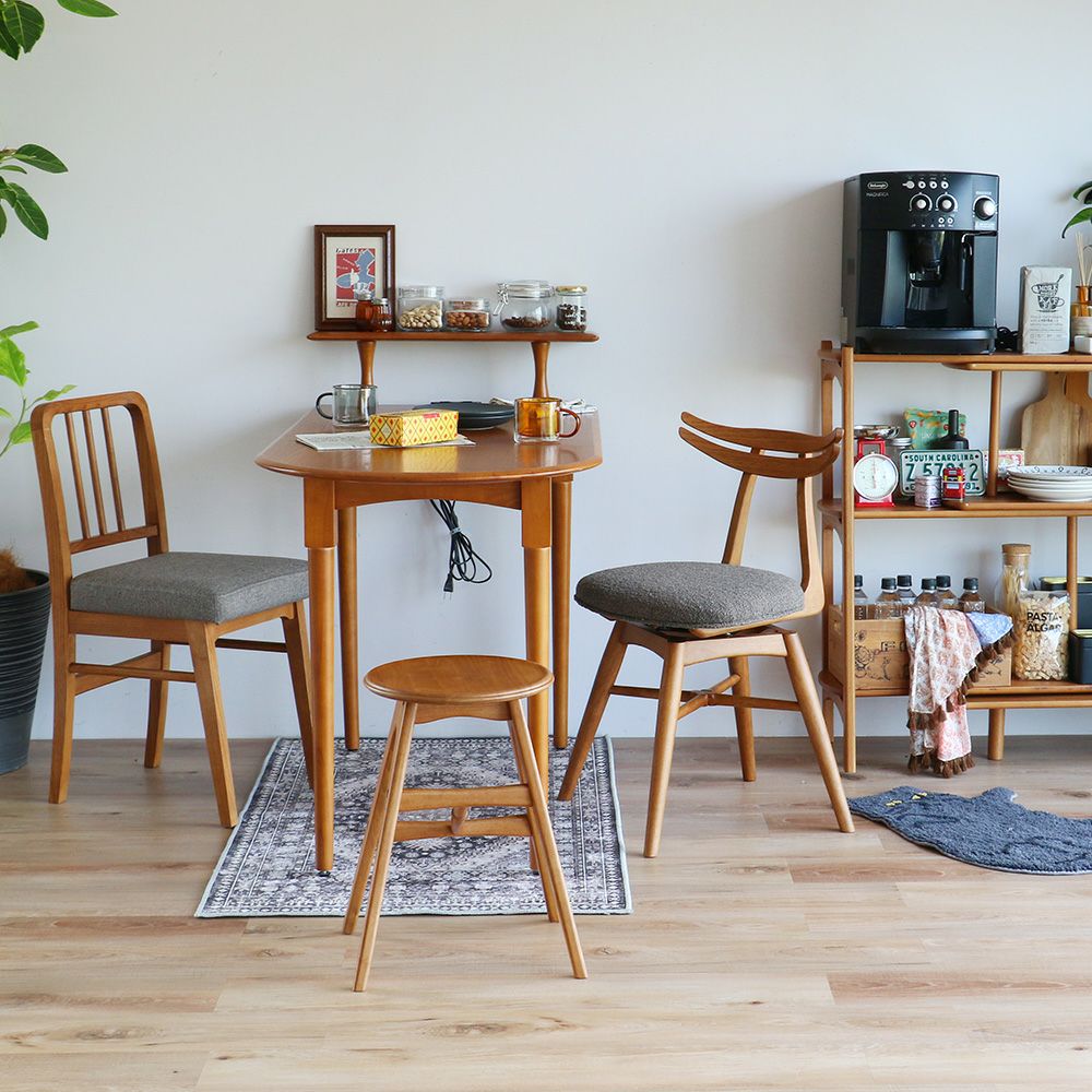 軽量なヴィンテージ風チェア