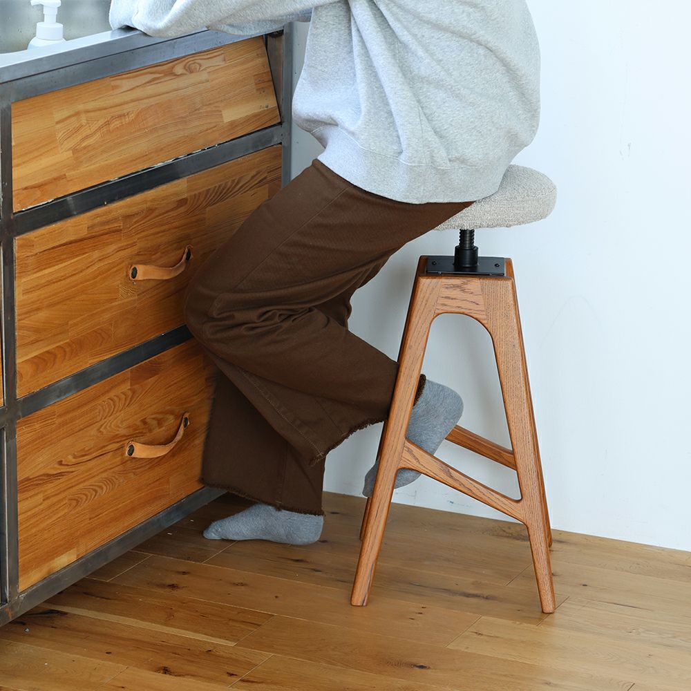 ヴィンテージ風昇降式スツール