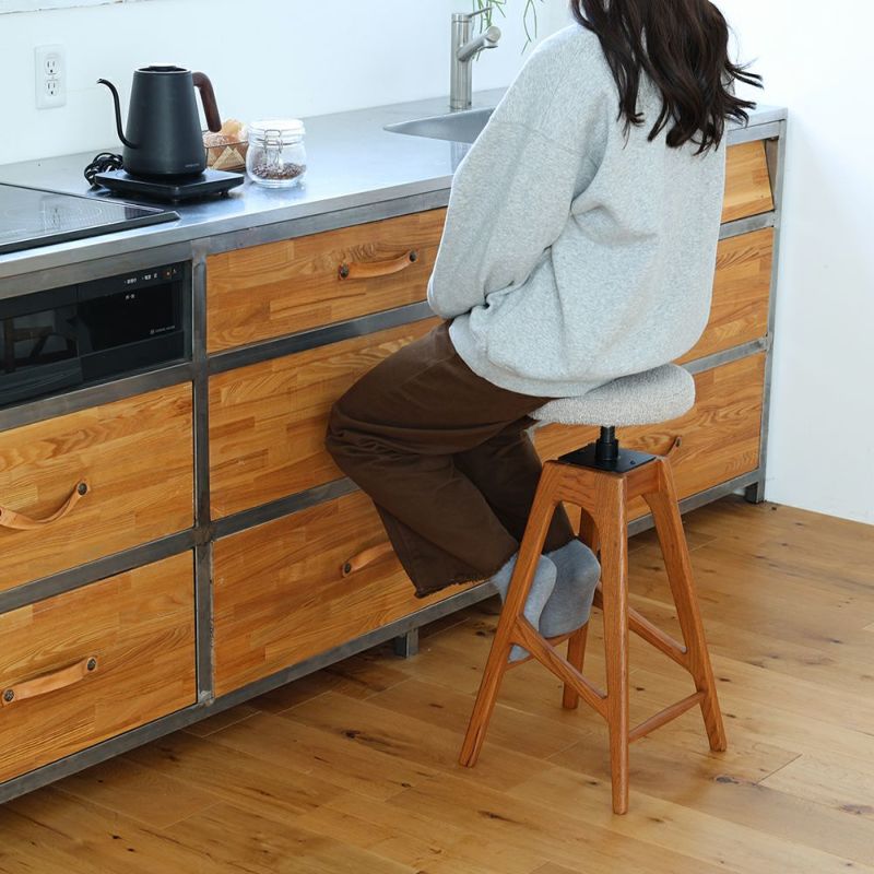 ヴィンテージ風昇降式スツール