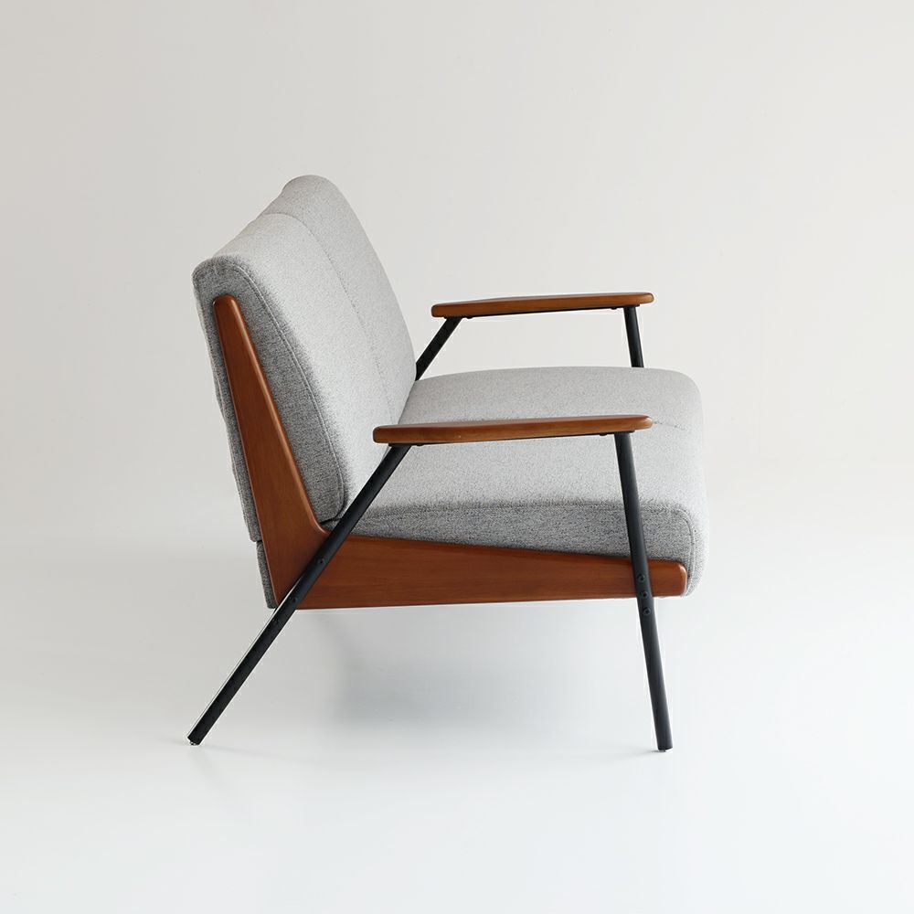 スチール脚と木製フレームの2Pソファ