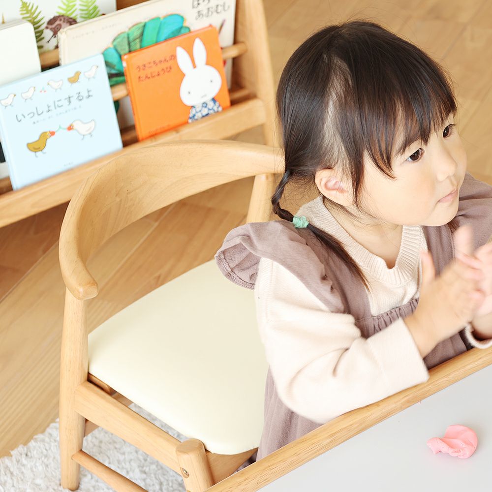 高さ調節ができる北欧テイストのキッズチェア