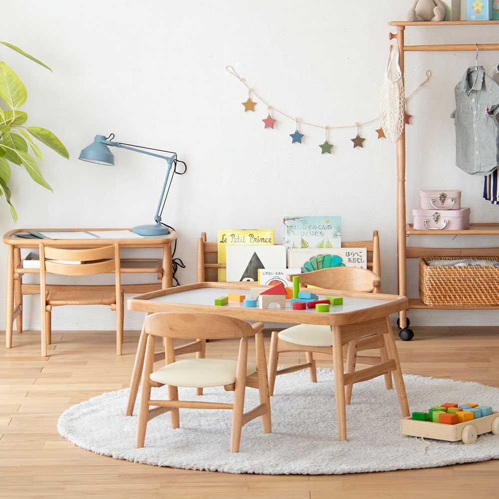 高さ調節ができる北欧テイストのキッズチェア