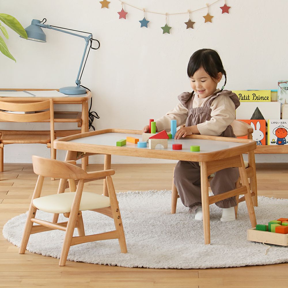 高さ調節ができる北欧テイストのキッズチェア