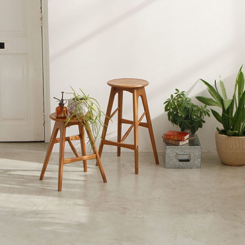 軽量なヴィンテージ風ハイスツール