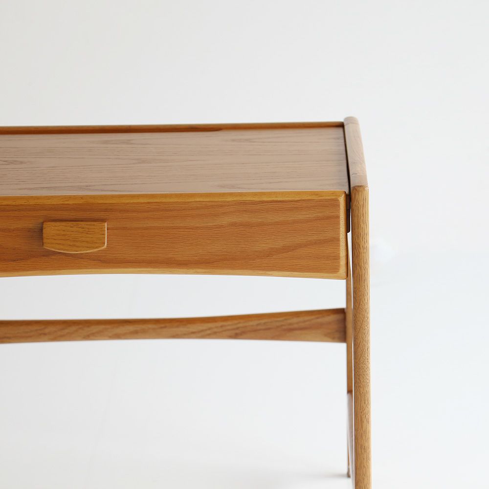 北欧テイストのキッズデスク