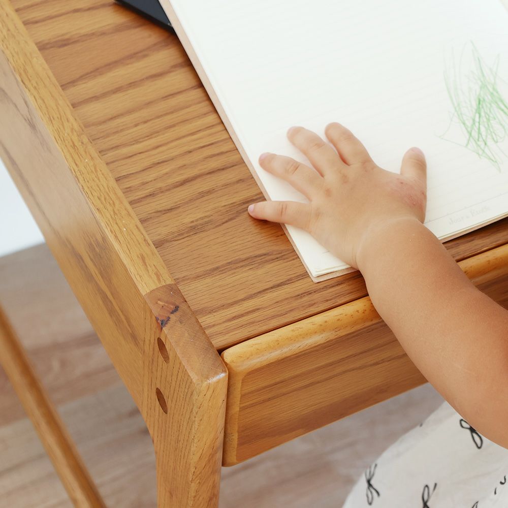 北欧テイストのキッズデスク