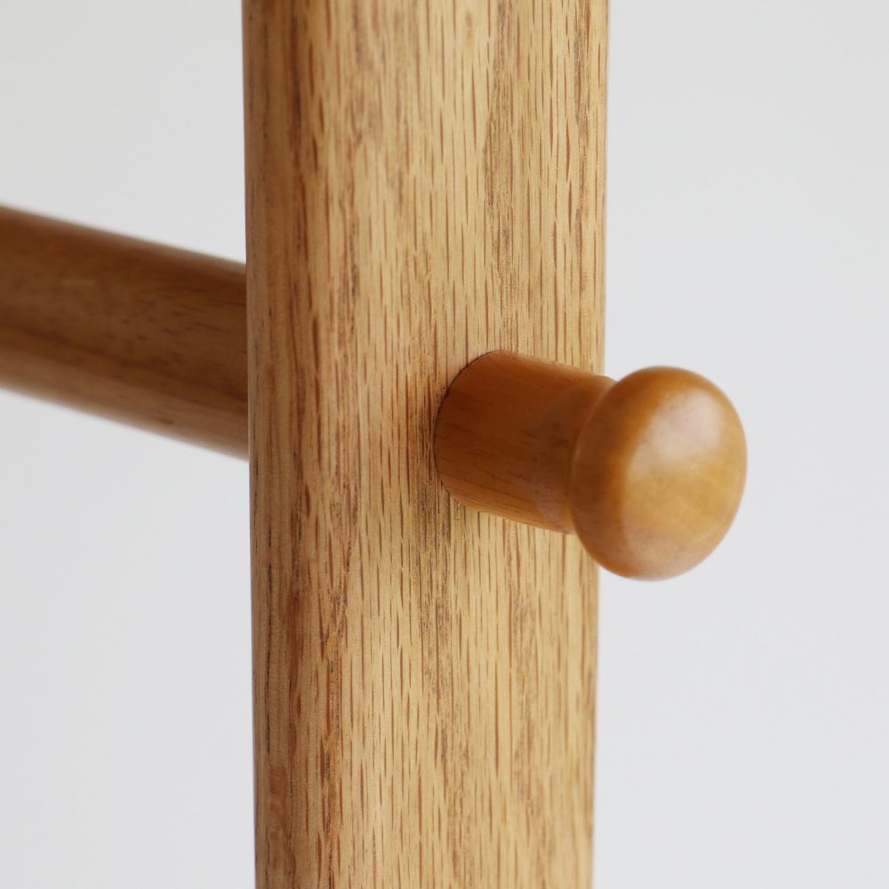 北欧テイストのハンガーラック