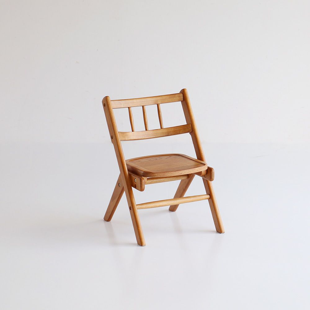 北欧テイストのキッズチェア