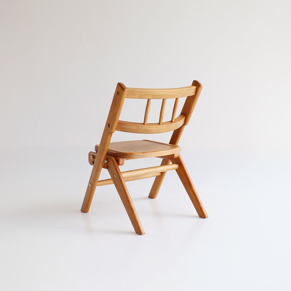 北欧テイストのキッズチェア