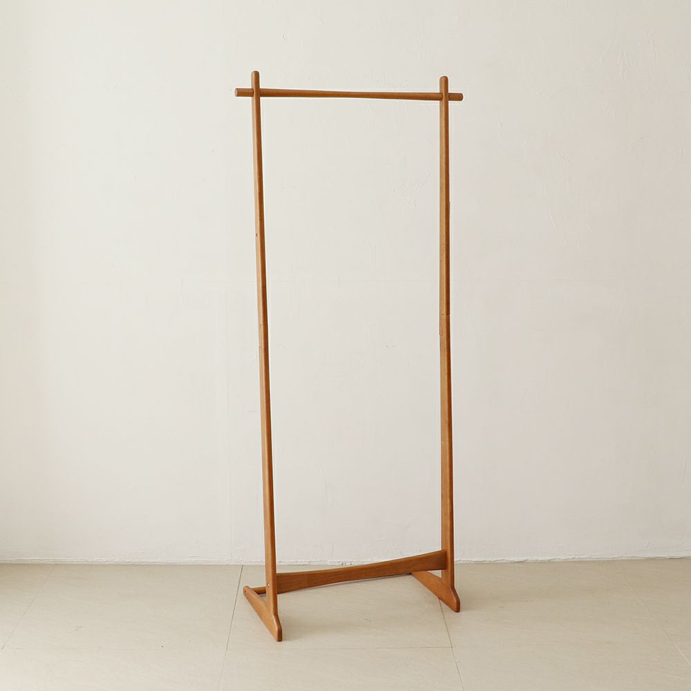 スッキリしたデザインのハンガーラック