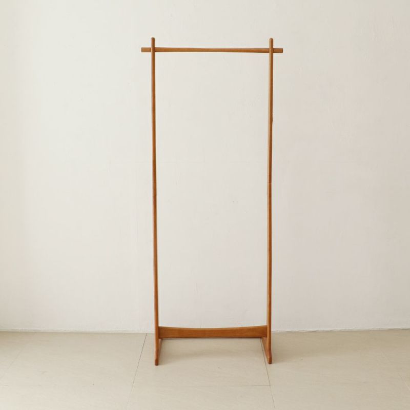 スッキリしたデザインのハンガーラック