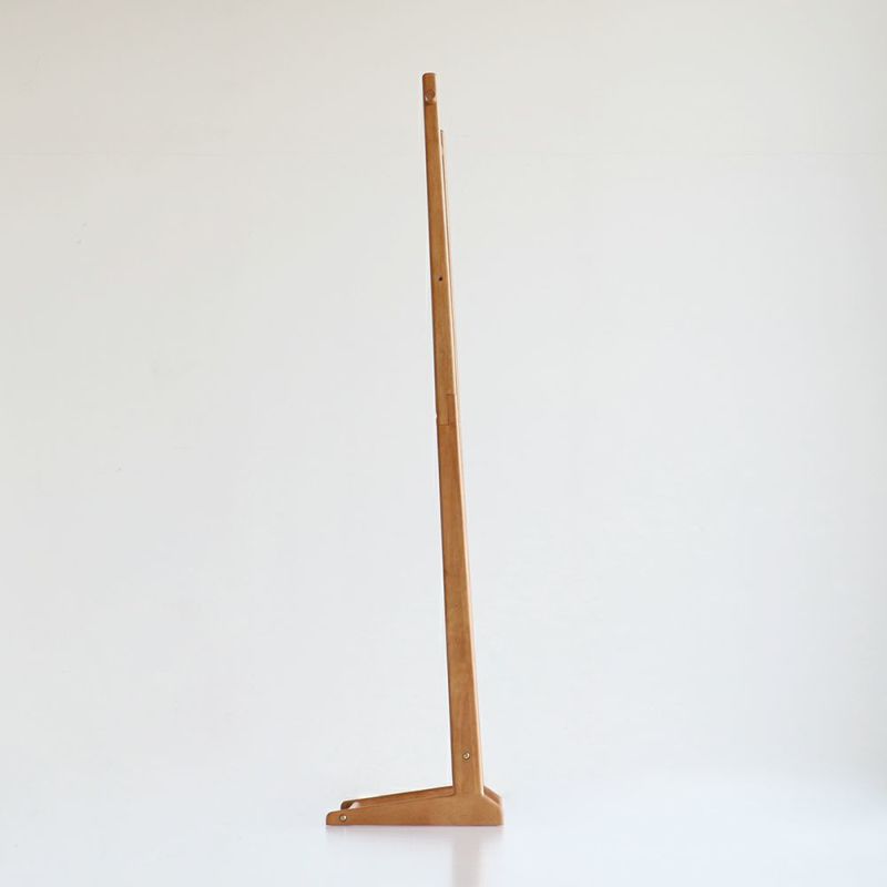 スッキリしたデザインのハンガーラック