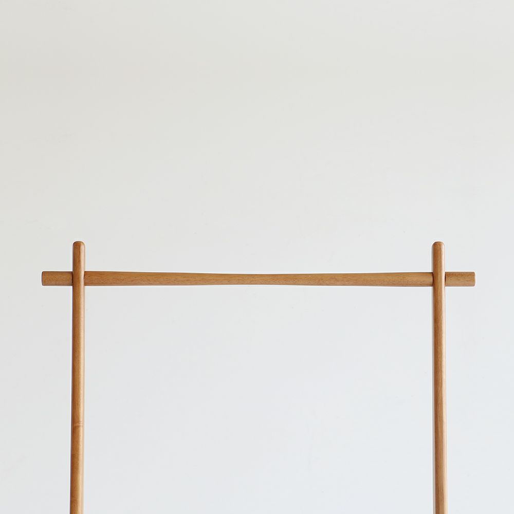 スッキリしたデザインのハンガーラック