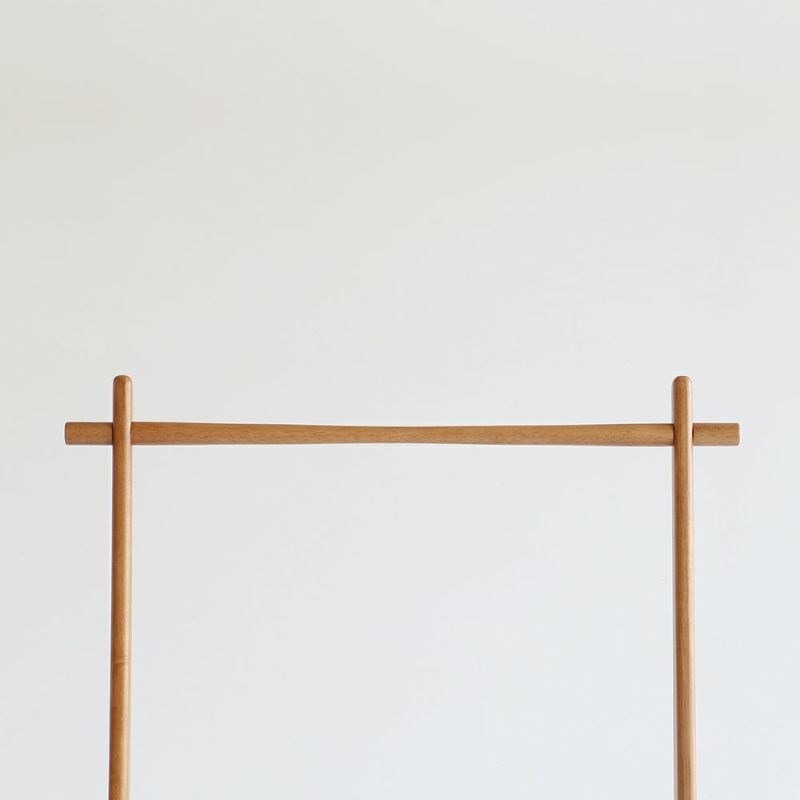 スッキリしたデザインのハンガーラック