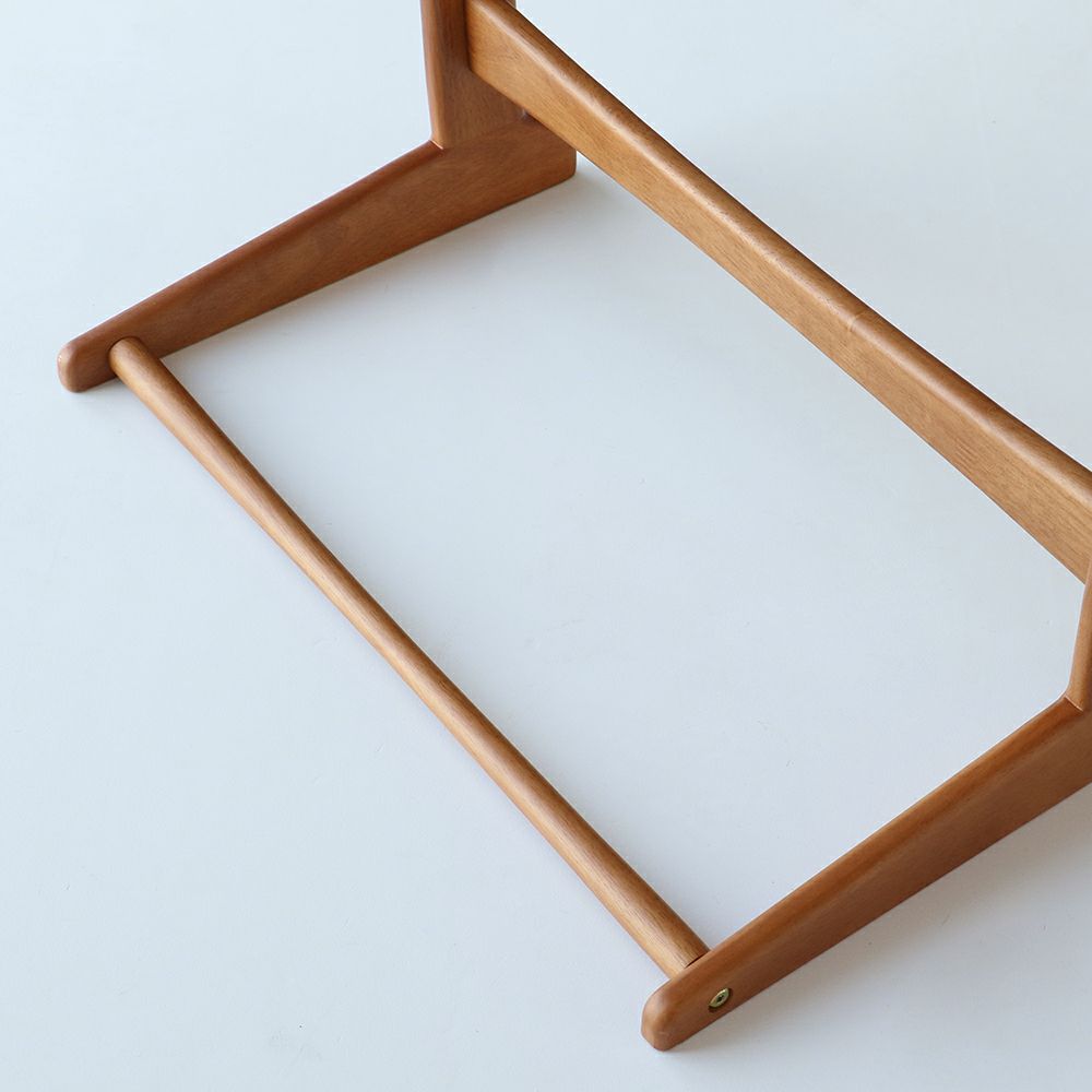 スッキリしたデザインのハンガーラック