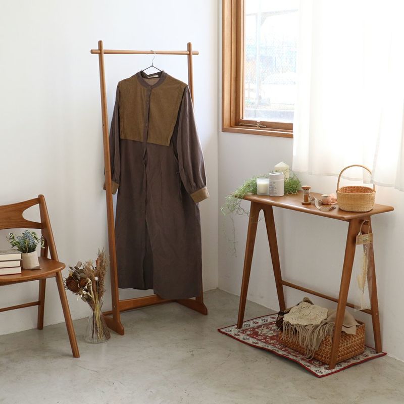 スッキリしたデザインのハンガーラック