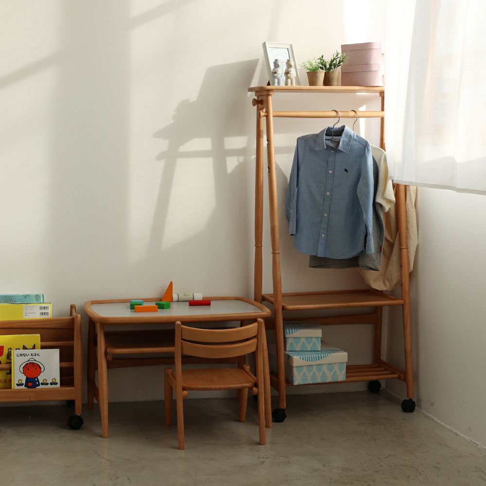 高さ調節ができる北欧テイストのキッズハンガーラック