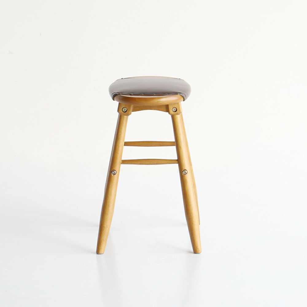 素材の風合いをそのまま楽しめるロースツール