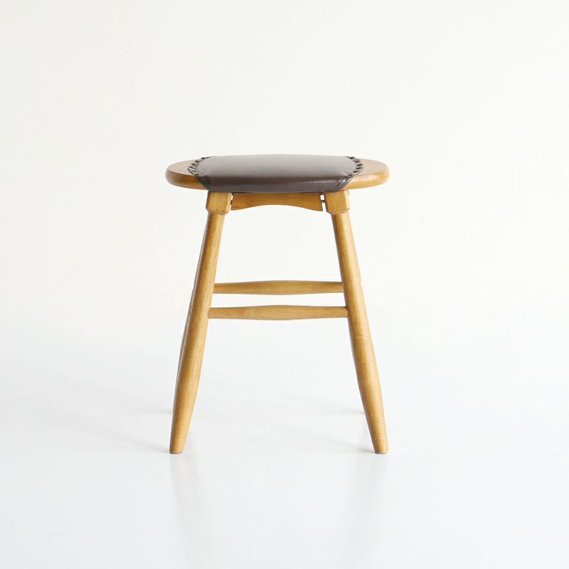 素材の風合いをそのまま楽しめるロースツール