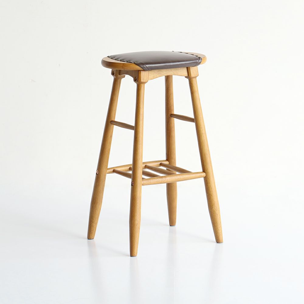 素材の風合いをそのまま楽しめるハイスツール