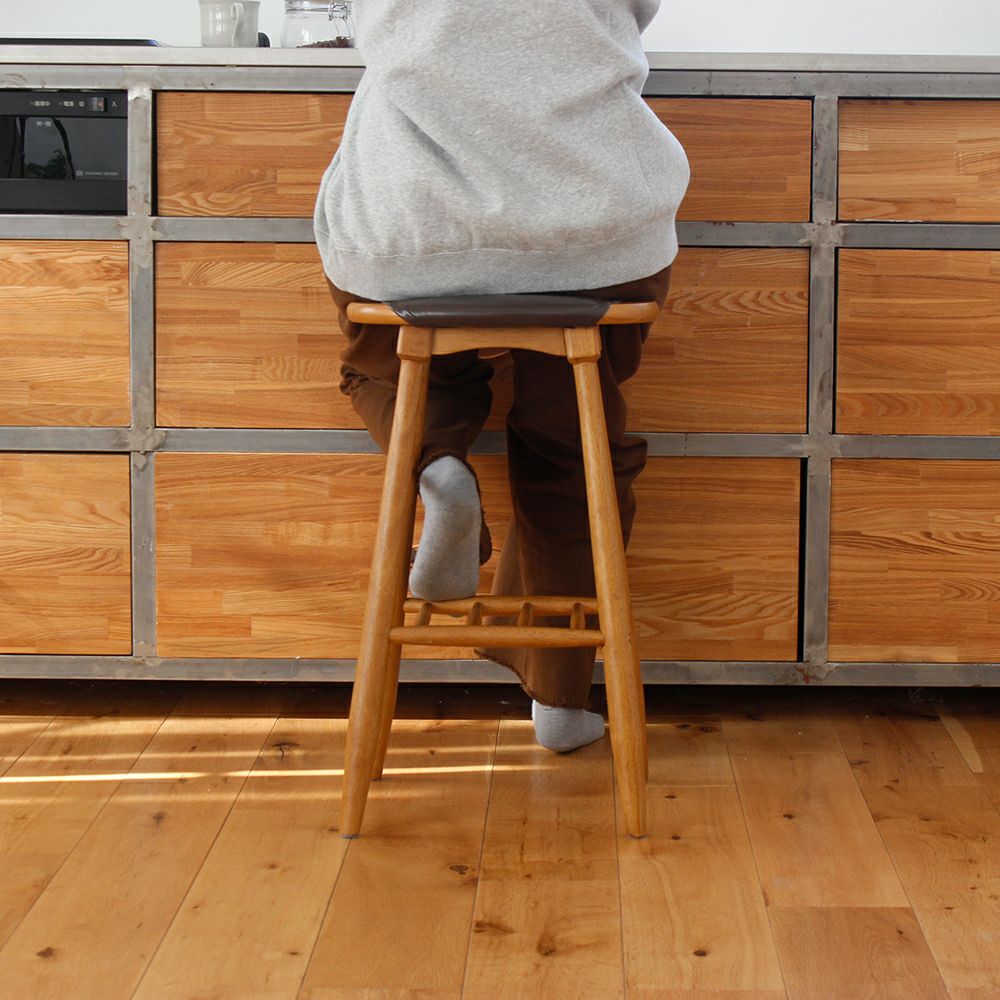 素材の風合いをそのまま楽しめるハイスツール