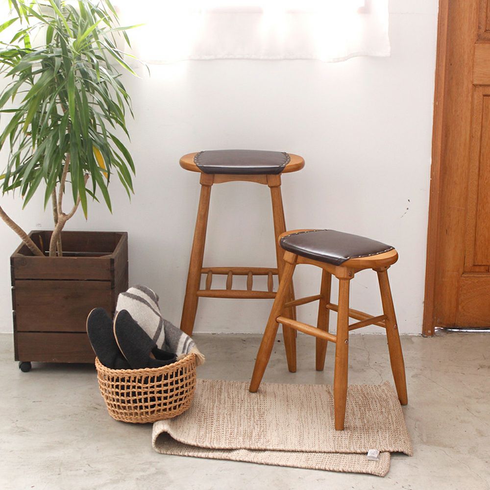 素材の風合いをそのまま楽しめるハイスツール