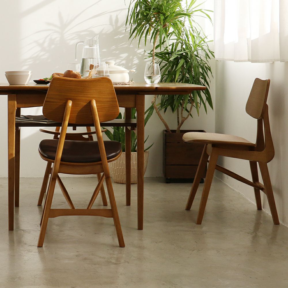 素材の風合いをそのまま楽しめるダイニングチェア