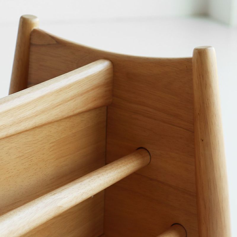 表裏両方に収納できるロータイプの絵本ラック