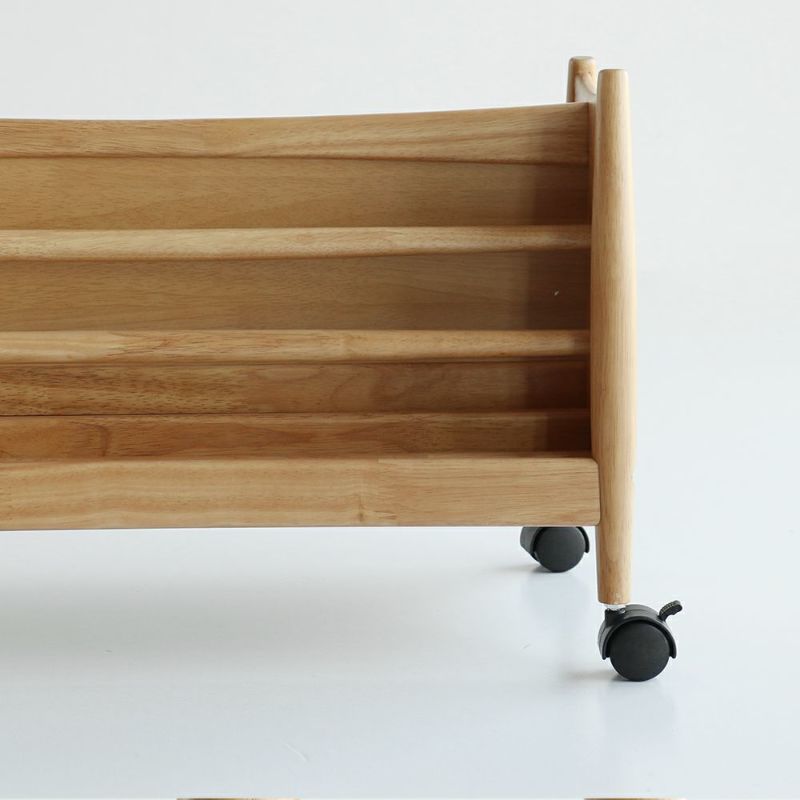 表裏両方に収納できるロータイプの絵本ラック