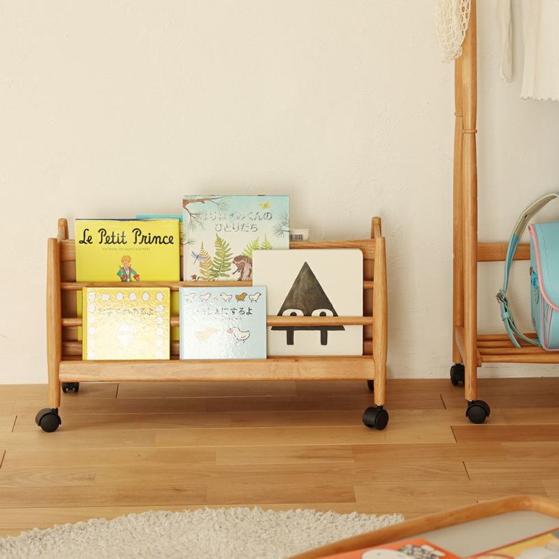 表裏両方に収納できるロータイプの絵本ラック