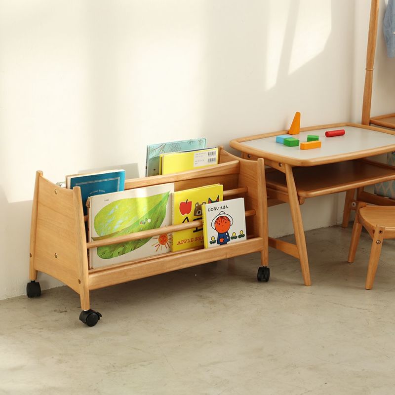 表裏両方に収納できるロータイプの絵本ラック